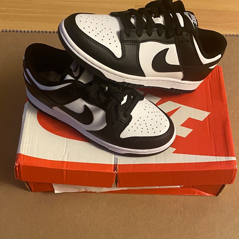 NIKE DUNK LOW Black/White (PANDA) ~ Woman’s Size: 6.0/ Men’s 4.5~ Boxed ~ NWT